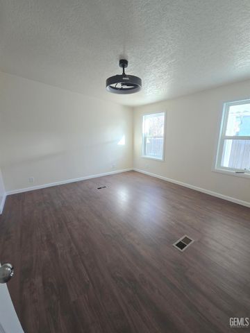 1824 Curran, Lake Isabella, CA 93240