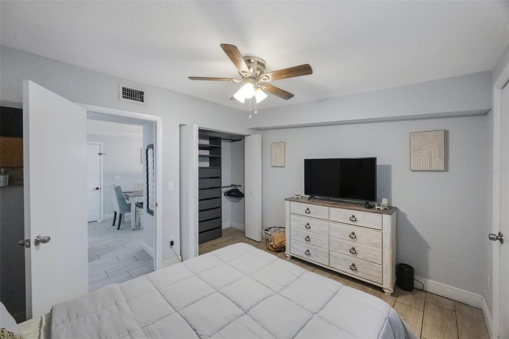 Image 13 of property listing at 9169 ROBIN ROAD, Seminole, FL 33777