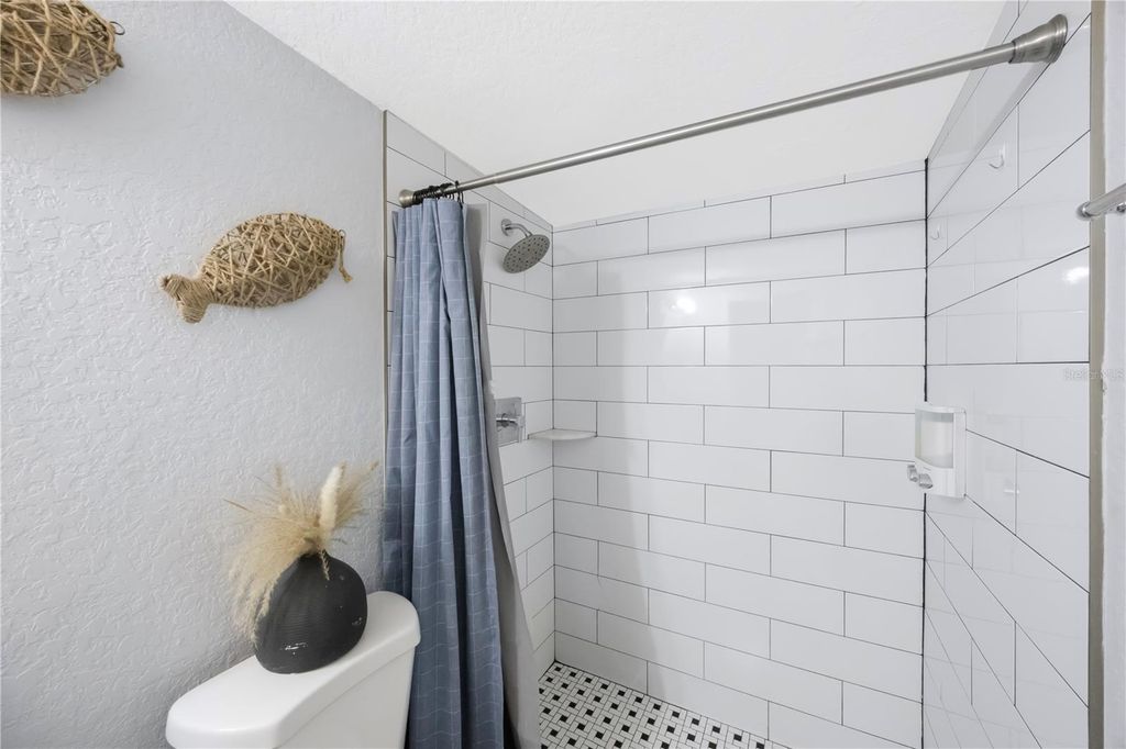 Image 17 of property listing at 9169 ROBIN ROAD, Seminole, FL 33777