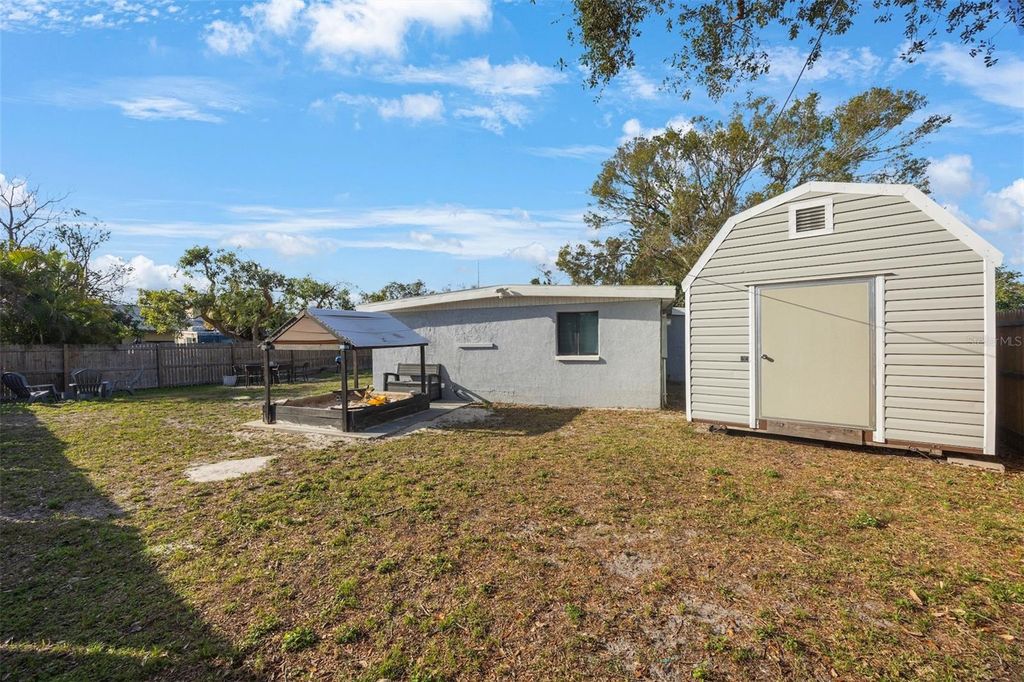 Image 26 of property listing at 9169 ROBIN ROAD, Seminole, FL 33777