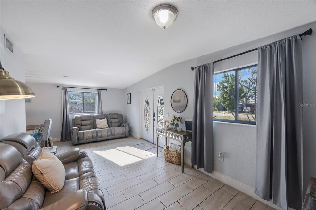 Image 4 of property listing at 9169 ROBIN ROAD, Seminole, FL 33777