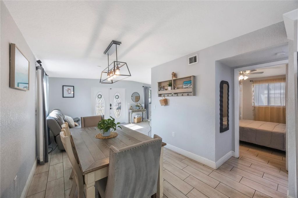 Image 6 of property listing at 9169 ROBIN ROAD, Seminole, FL 33777