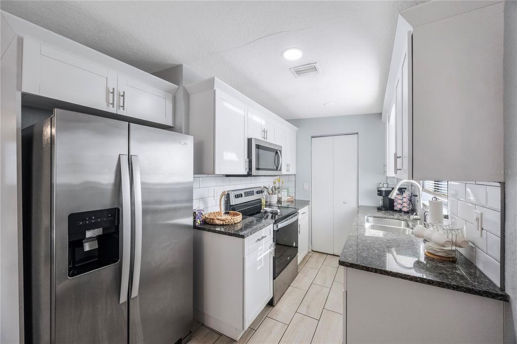 Image 8 of property listing at 9169 ROBIN ROAD, Seminole, FL 33777