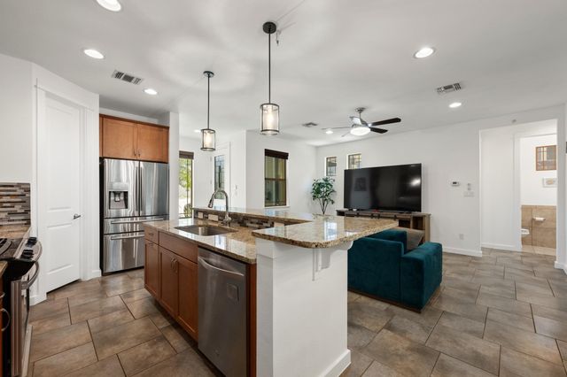 2208 Schriber ST B, Austin, TX 78704