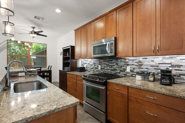 2208 Schriber ST B, Austin, TX 78704