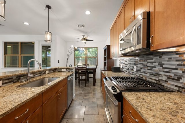 2208 Schriber ST B, Austin, TX 78704