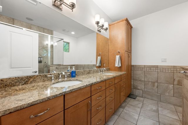 2208 Schriber ST B, Austin, TX 78704