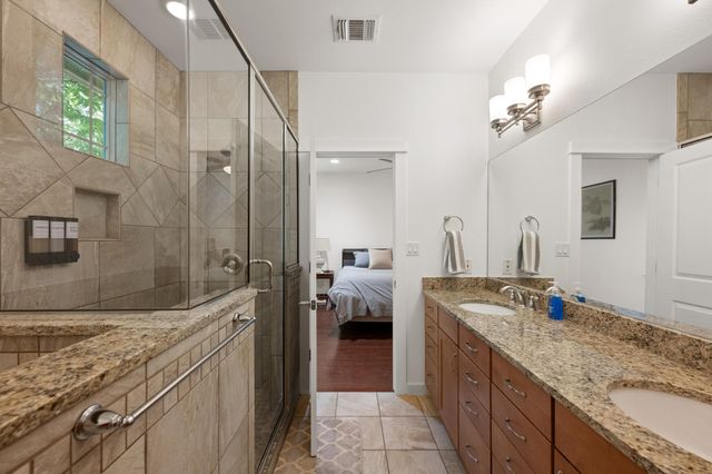 2208 Schriber ST B, Austin, TX 78704