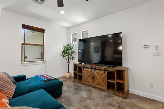 2208 Schriber ST B, Austin, TX 78704