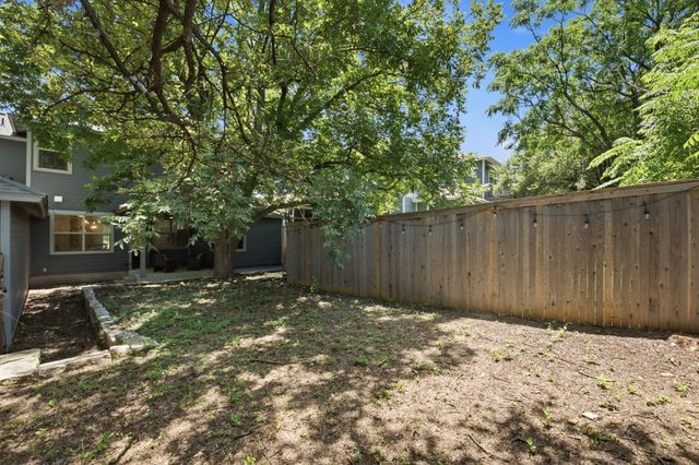 2208 Schriber ST B, Austin, TX 78704
