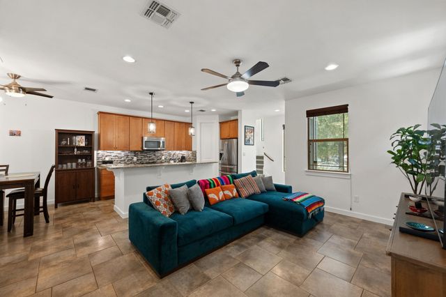 2208 Schriber ST B, Austin, TX 78704