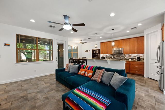 2208 Schriber ST B, Austin, TX 78704