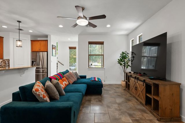 2208 Schriber ST B, Austin, TX 78704