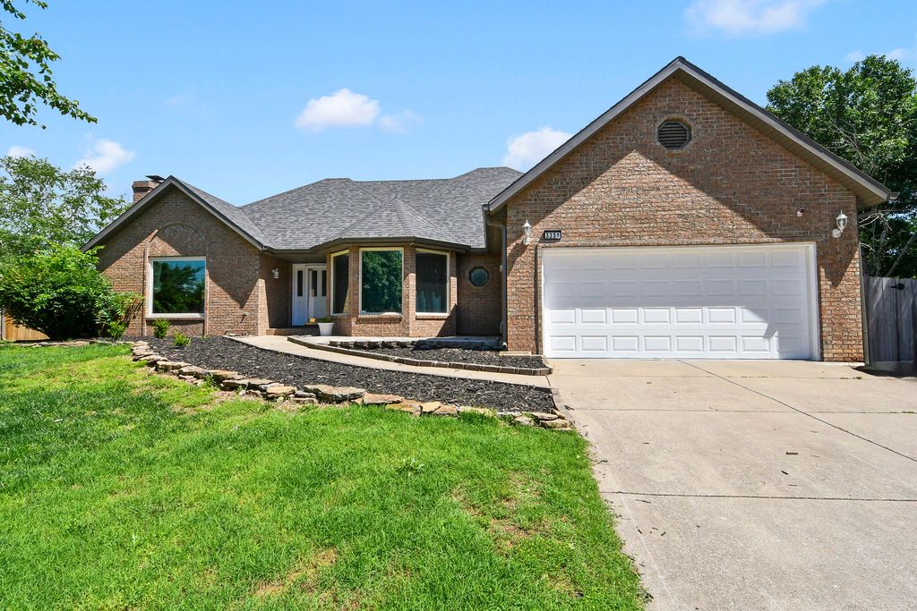 3351 W Driftwood Court, Springfield, MO 65807