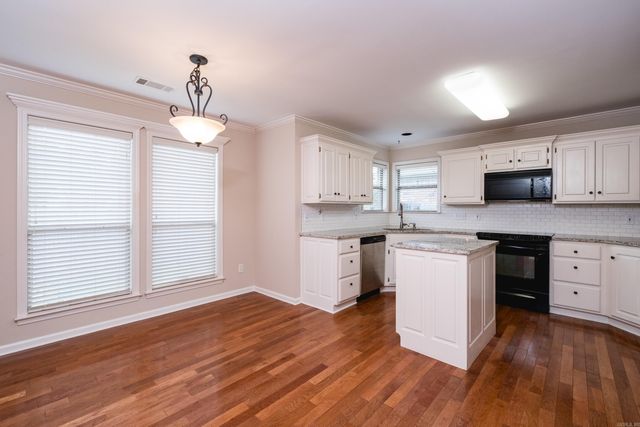 211 Chantilly Circle, Maumelle, AR 72113