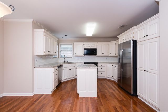 211 Chantilly Circle, Maumelle, AR 72113