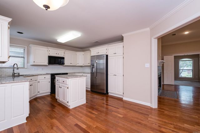 211 Chantilly Circle, Maumelle, AR 72113