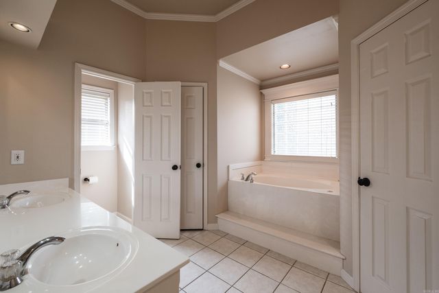 211 Chantilly Circle, Maumelle, AR 72113