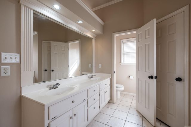 211 Chantilly Circle, Maumelle, AR 72113