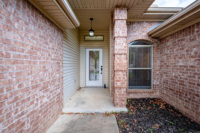 211 Chantilly Circle, Maumelle, AR 72113