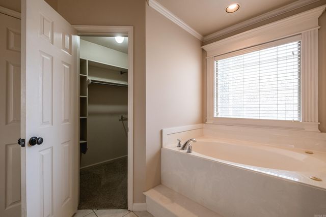 211 Chantilly Circle, Maumelle, AR 72113