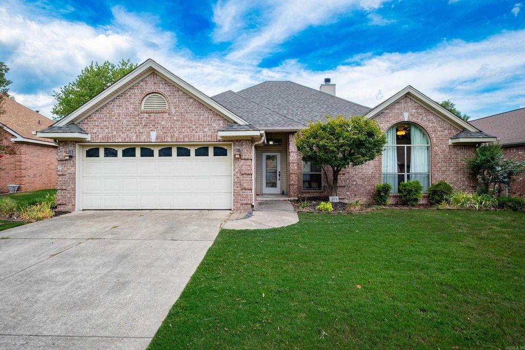 211 Chantilly Circle, Maumelle, AR 72113