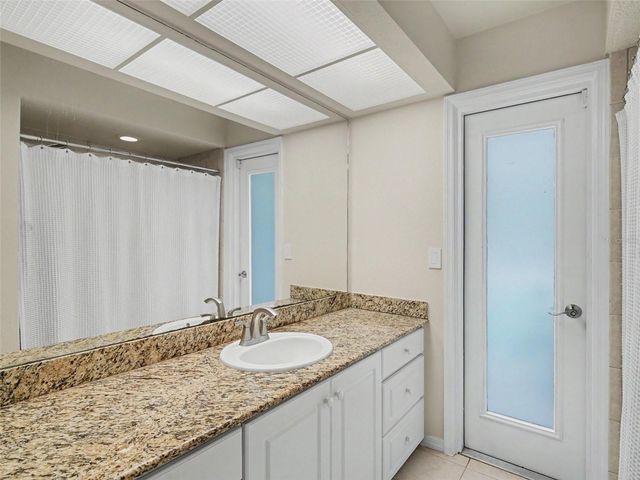 3911 COUNTRY VIEW CIR, Sarasota, FL 34233