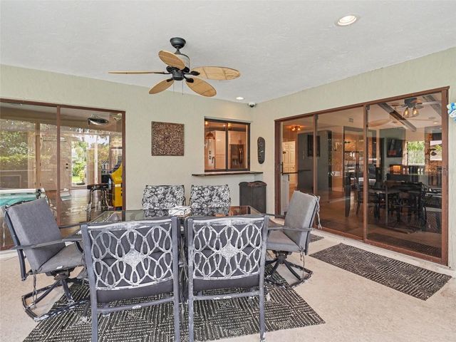 3911 COUNTRY VIEW CIR, Sarasota, FL 34233