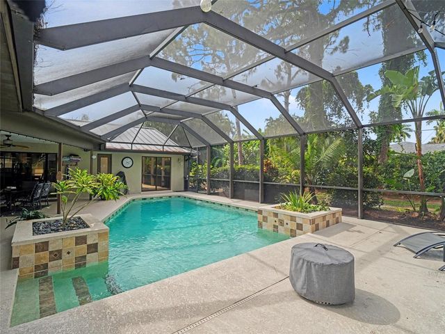 3911 COUNTRY VIEW CIR, Sarasota, FL 34233