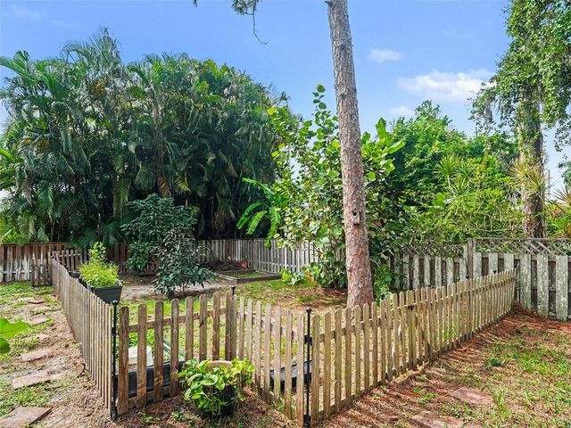 3911 COUNTRY VIEW CIR, Sarasota, FL 34233