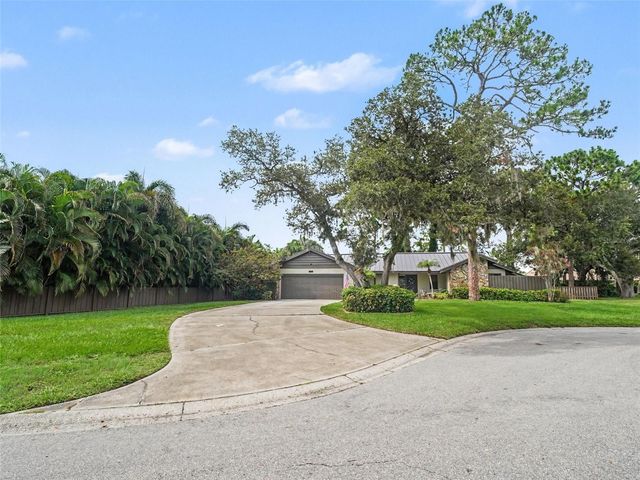 3911 COUNTRY VIEW CIR, Sarasota, FL 34233