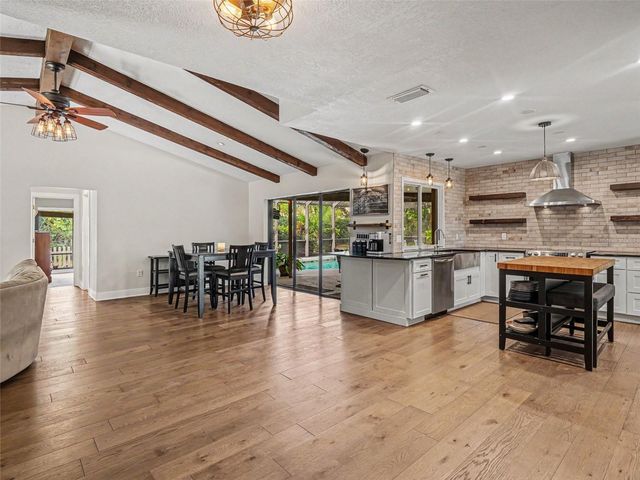 3911 COUNTRY VIEW CIR, Sarasota, FL 34233