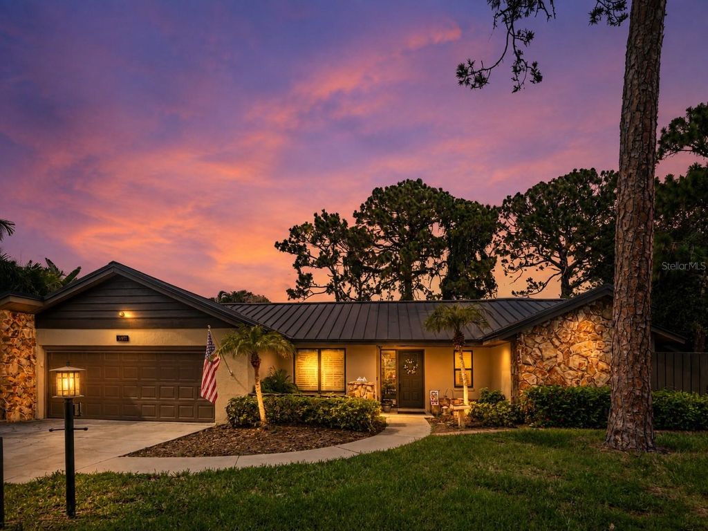3911 COUNTRY VIEW CIR, Sarasota, FL 34233