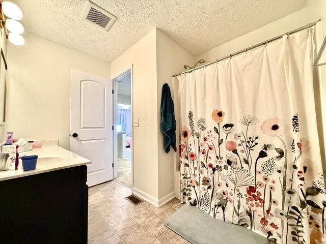3885 Wolf Creek Road, Grove City, OH 43123