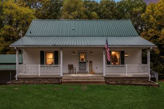 207 Robinson Dr, Dickson, TN 37055
