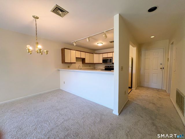 136 Deer Hill Avenue 205, Danbury, CT 06810