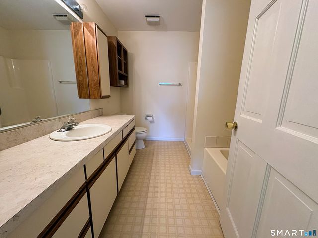 136 Deer Hill Avenue 205, Danbury, CT 06810