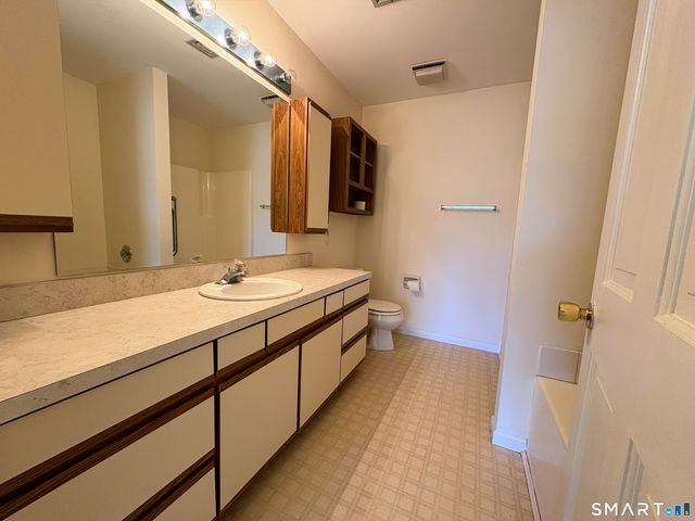 136 Deer Hill Avenue 205, Danbury, CT 06810