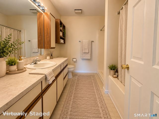136 Deer Hill Avenue 205, Danbury, CT 06810