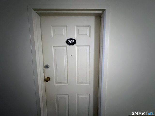 136 Deer Hill Avenue 205, Danbury, CT 06810