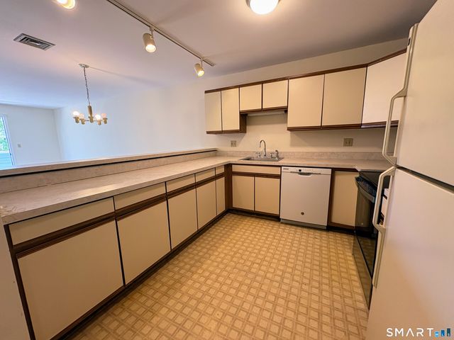136 Deer Hill Avenue 205, Danbury, CT 06810