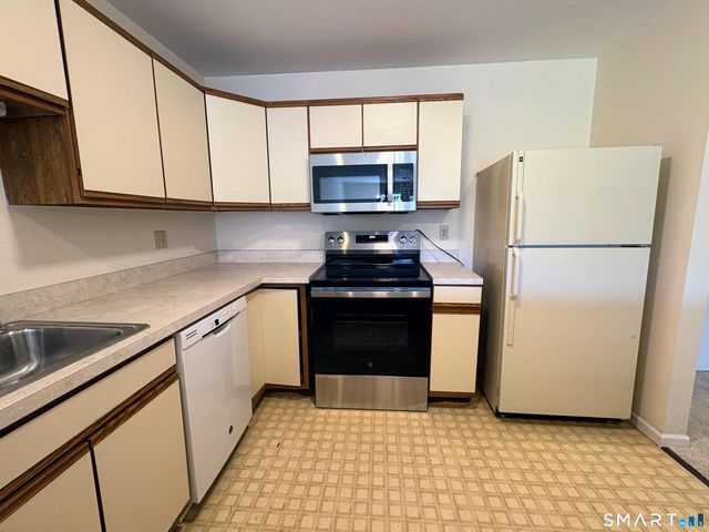 136 Deer Hill Avenue 205, Danbury, CT 06810