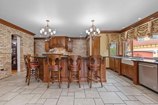 348 NAYMUT STREET, Menasha, WI 54952