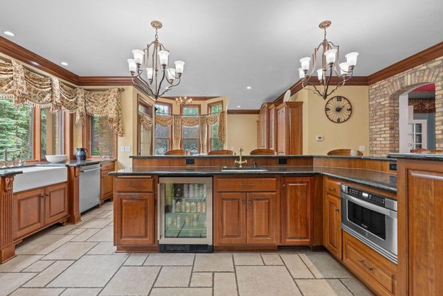 348 NAYMUT STREET, Menasha, WI 54952