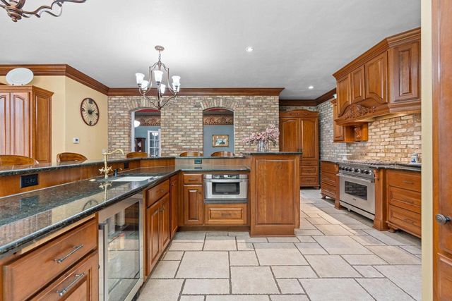 348 NAYMUT STREET, Menasha, WI 54952