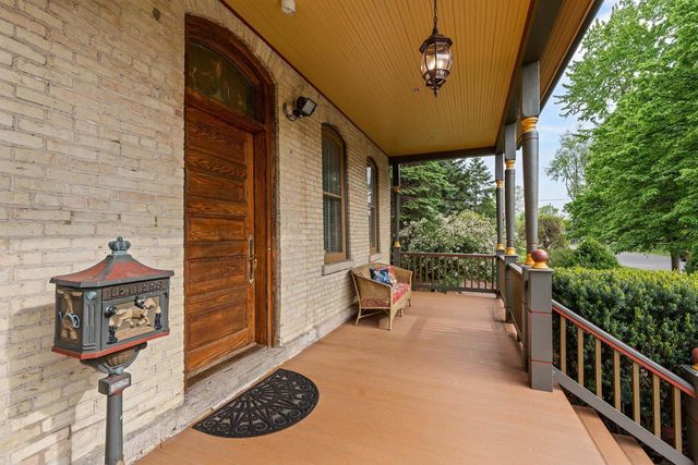 348 NAYMUT STREET, Menasha, WI 54952