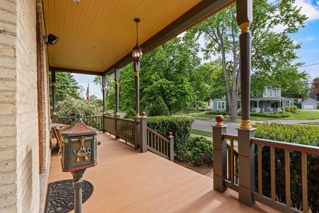 348 NAYMUT STREET, Menasha, WI 54952