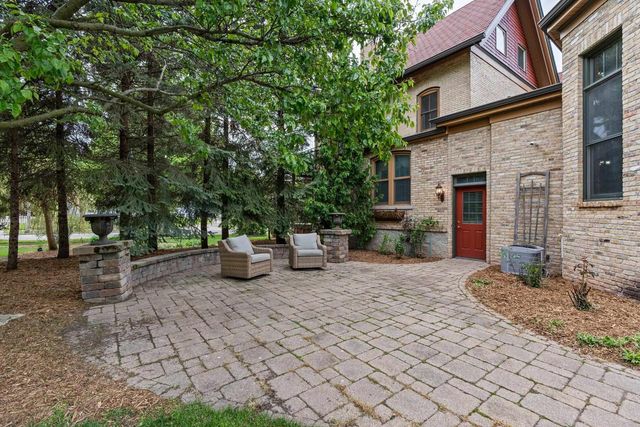 348 NAYMUT STREET, Menasha, WI 54952