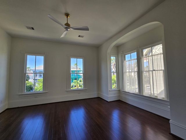 1721 Postoffice, Galveston, TX 77550