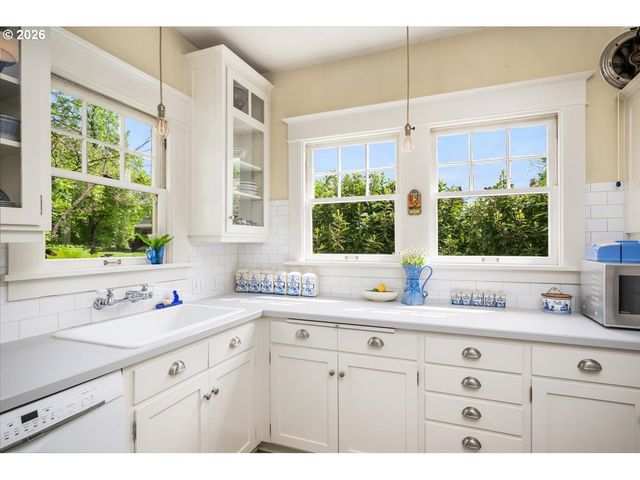 1838 Se HARRISON St, Portland, OR 97214
